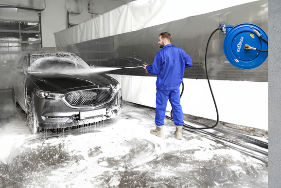 5 Essential Hose Reel Features for Effective Pressure Washing in Sheridan, WY